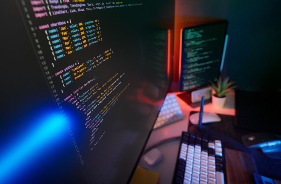 Foto von Code-Übungen und Projektfortschritt im Kurs